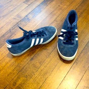 Addidas indoor soccer sneaker navy suede soze 8